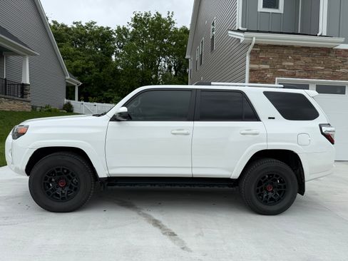 Used 2021 Toyota 4Runner SR5 image 2