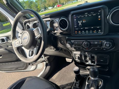 Used 2023 Jeep Wrangler Unlimited Sahara AWD/4WD image 11