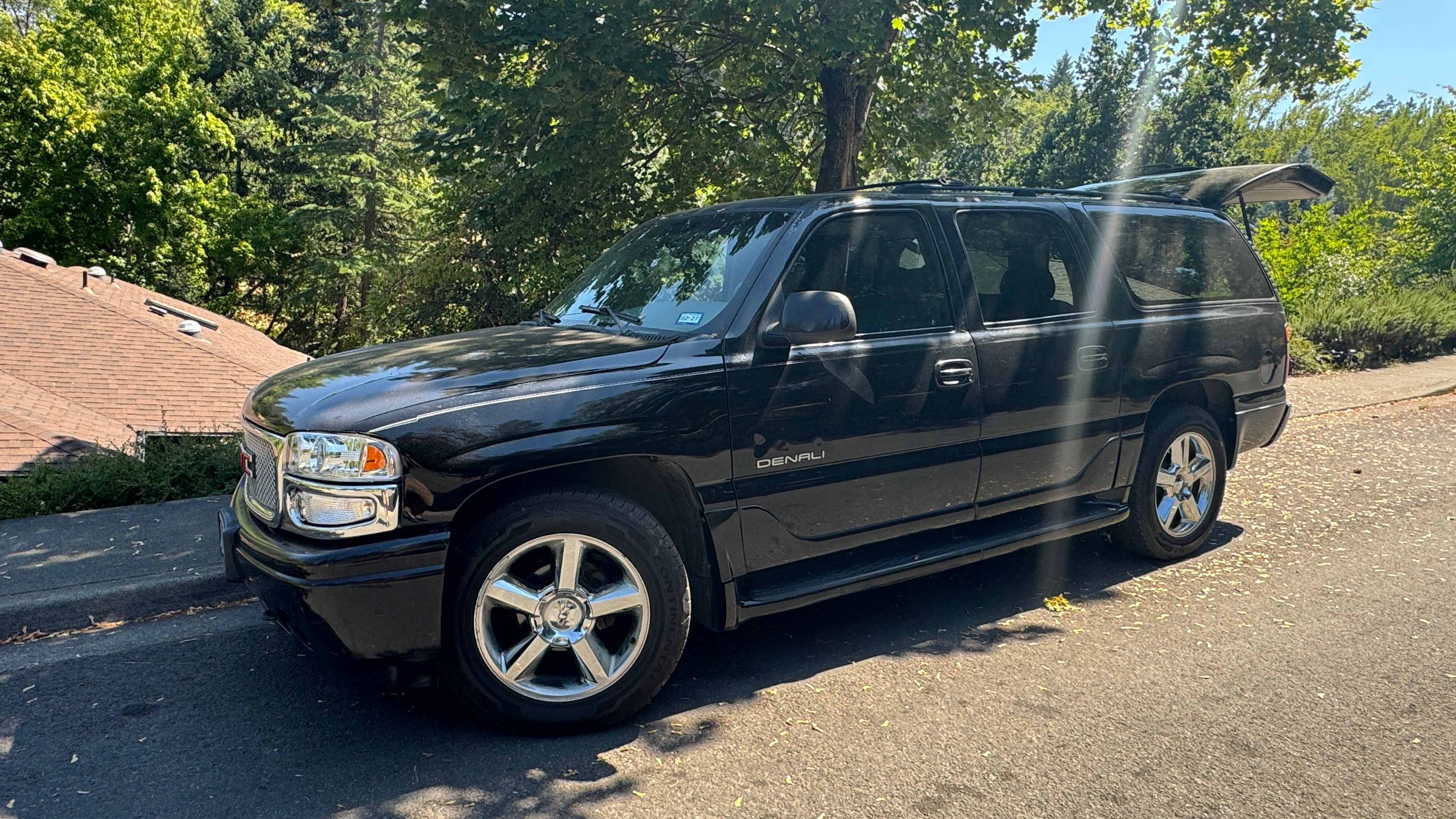 Used 2001 GMC Yukon XL Denali AWD/4WD image 1