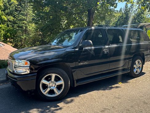 Used 2001 GMC Yukon XL Denali AWD/4WD image 1