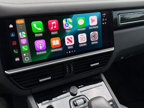 Used 2022 Porsche Cayenne E-Hybrid image 2