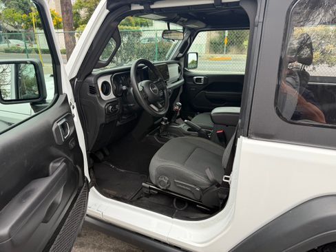 Used 2025 Jeep Wrangler Sport AWD/4WD image 8