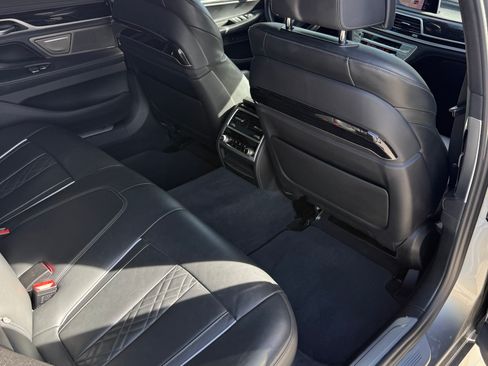 Used 2021 BMW 740i w/ M Sport Package image 10