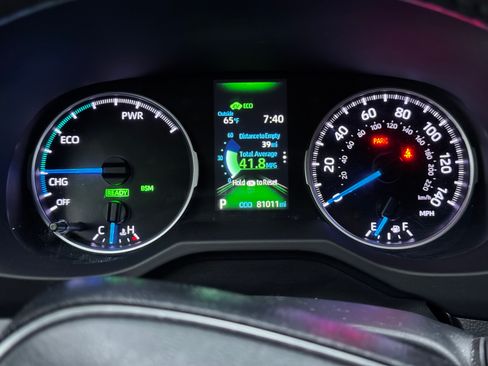 Used 2021 Toyota RAV4 XLE Premium AWD/4WD image 11