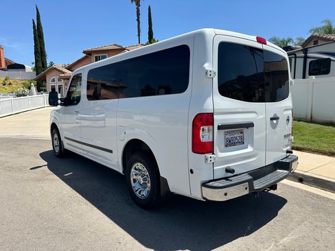Used 2021 Nissan NV 3500 SL RWD image 4