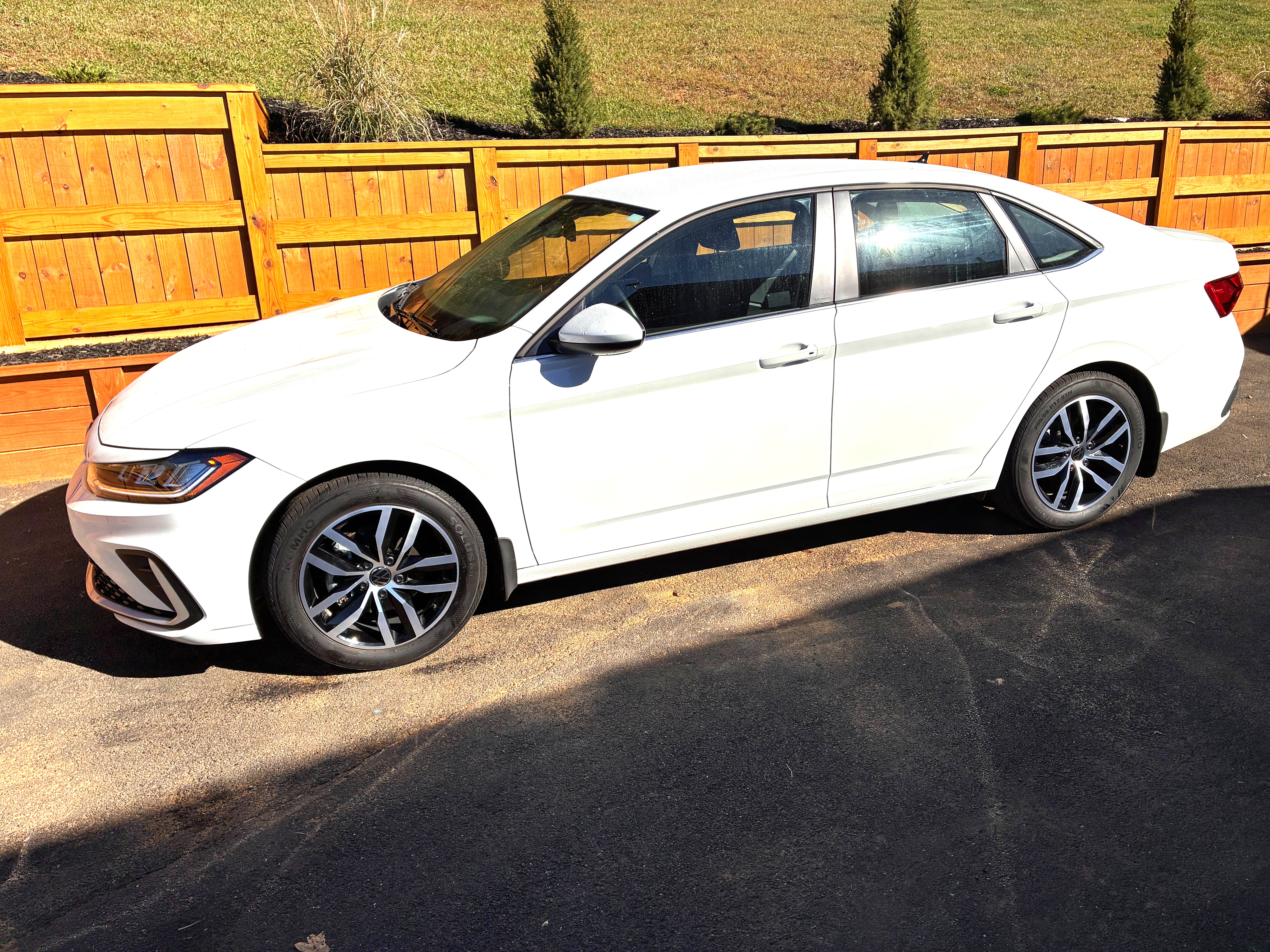Used 2025 Volkswagen Jetta SE FWD image 16