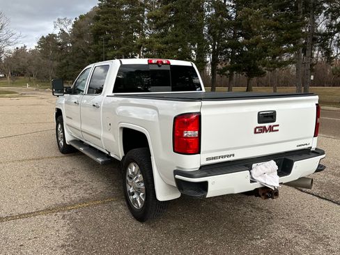 Used 2017 GMC Sierra 2500 Denali w/ Duramax Plus Package image 4