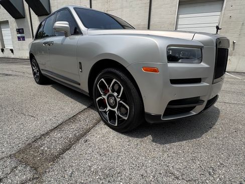 Used 2022 Rolls-Royce Cullinan Black Badge w/ Dark Exterior Package AWD/4WD image 2