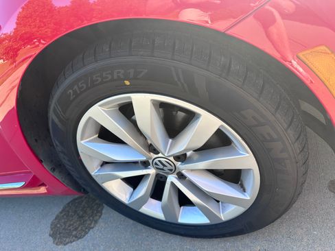 Used 2014 Volkswagen Beetle TDI FWD image 6