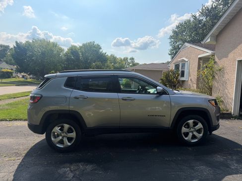 Used 2018 Jeep Compass Latitude w/ Cold Weather Group AWD/4WD image 5