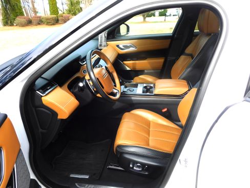 Used 2019 Land Rover Range Rover Velar R-Dynamic HSE image 9