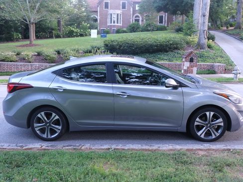 Used 2014 Hyundai Elantra Sport FWD image 2