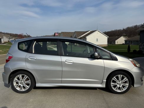 Used 2011 Honda Fit Sport image 2