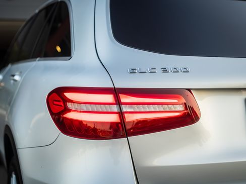 Used 2017 Mercedes-Benz GLC 300 4MATIC image 20