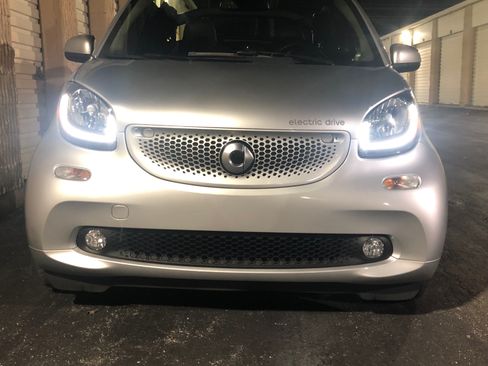 Used 2018 smart fortwo electric drive image 12