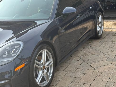 Used 2023 Porsche Panamera image 2
