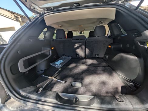 Used 2016 Jeep Cherokee Latitude w/ Cold Weather Group image 17