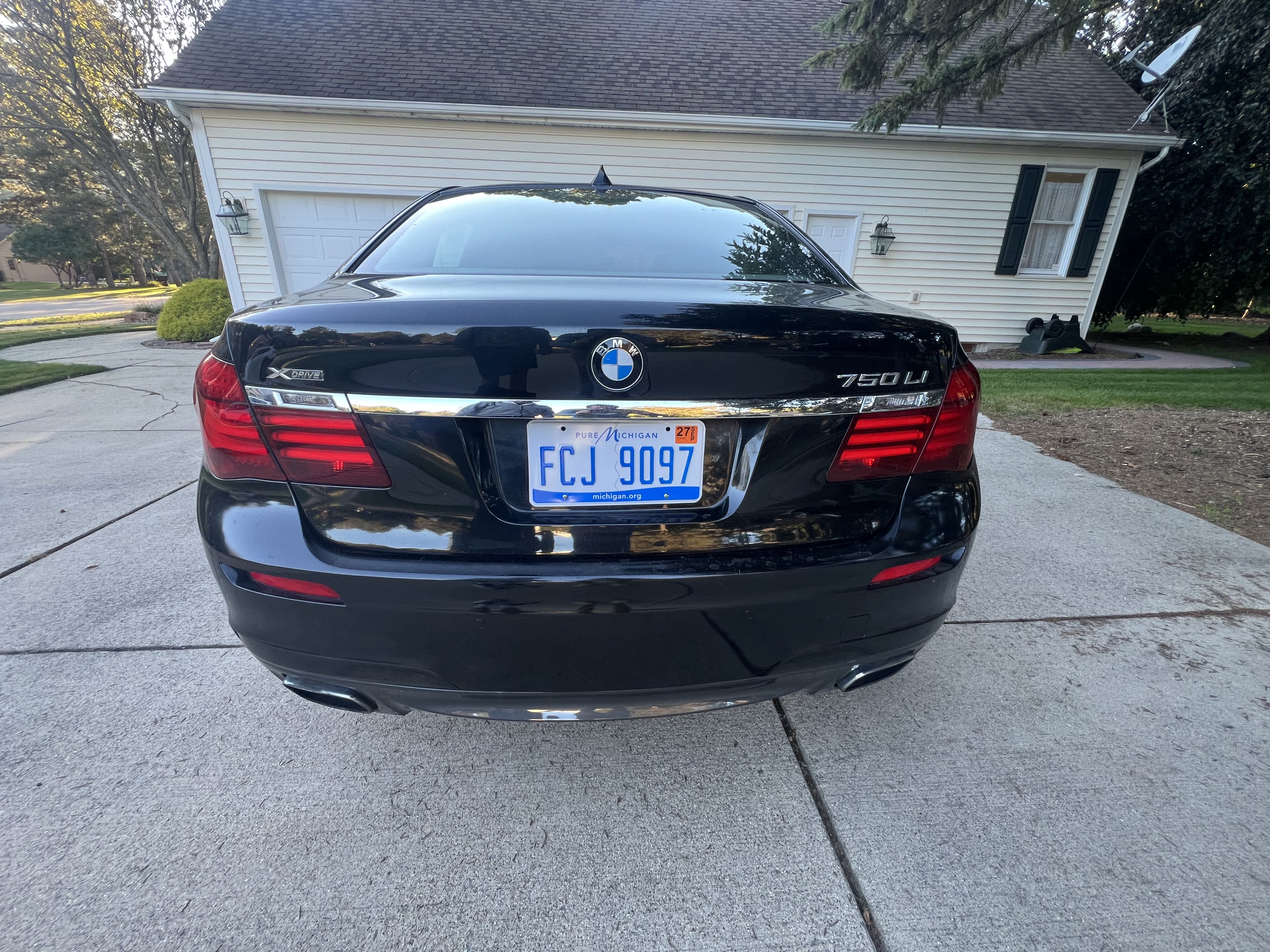 Used 2014 BMW 750Li xDrive AWD/4WD image 12