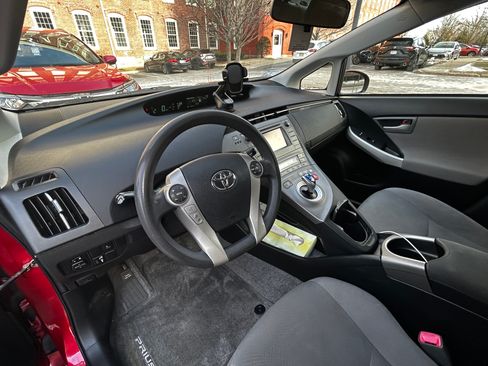 Used 2013 Toyota Prius Three image 29