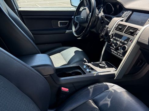 Used 2019 Land Rover Discovery Sport SE AWD/4WD image 6