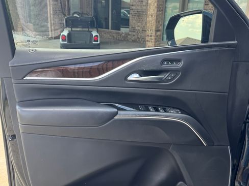 Used 2022 Cadillac Escalade Premium Luxury Platinum image 10
