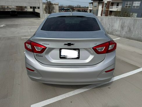 Used 2018 Chevrolet Cruze LT w/ Convenience Package image 5