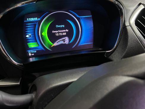 Used 2018 Chevrolet Volt Premier w/ Driver Confidence Package FWD image 14