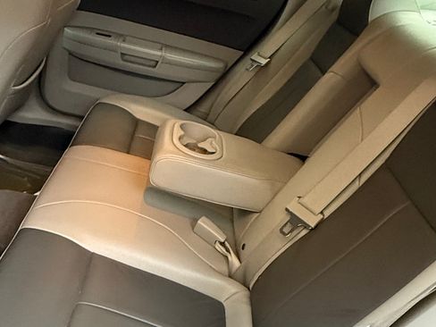Used 2008 Chrysler 300 Touring RWD image 17
