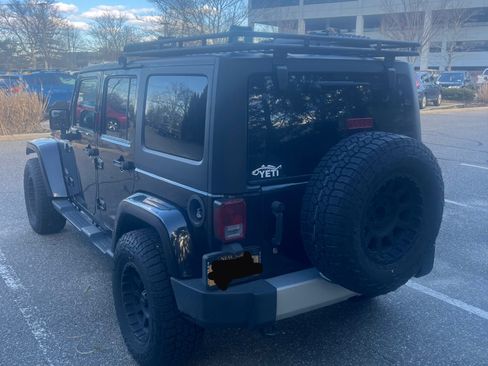 Used 2013 Jeep Wrangler Unlimited Sahara image 5