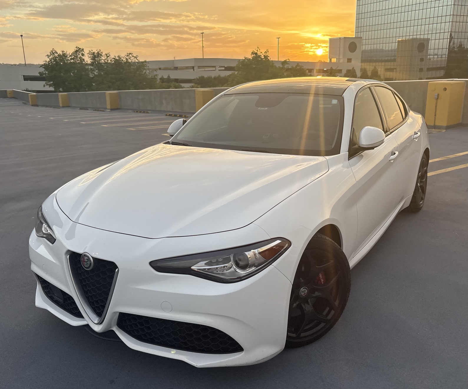 Used 2019 Alfa Romeo Giulia w/ Quick Order Package 22K Sport RWD image 5