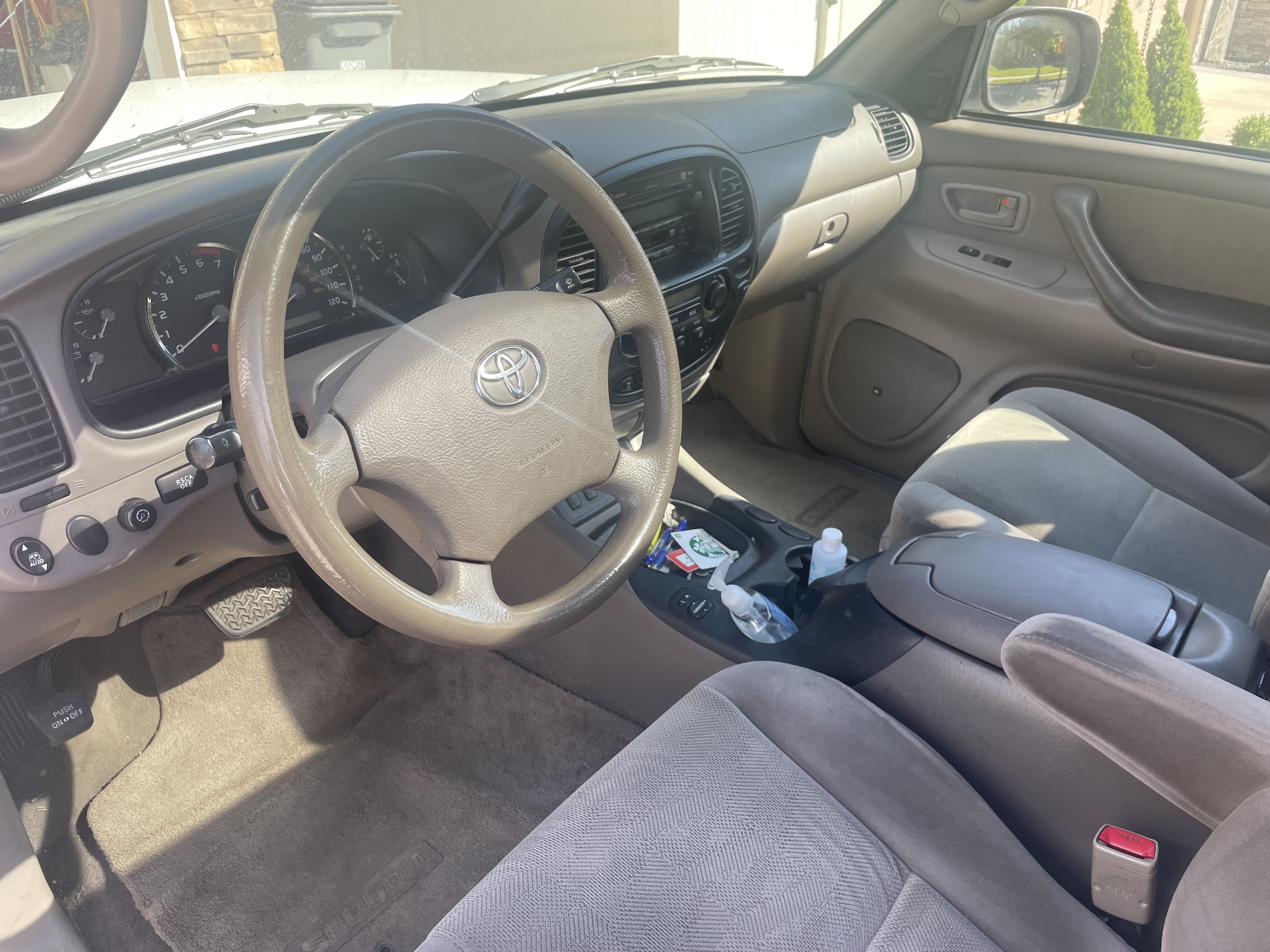 Used 2005 Toyota Sequoia SR5 AWD/4WD image 2