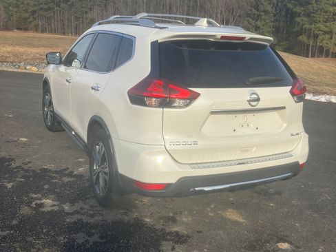 Used 2018 Nissan Rogue SL w/ Premium Package image 5
