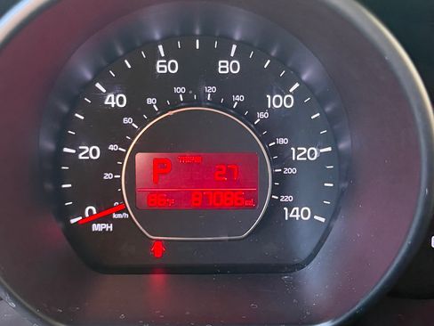 Used 2015 Kia Soul + image 11