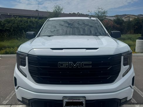 Used 2023 GMC Sierra 1500 Elevation w/ LPO, Elevation Black Package AWD/4WD image 9