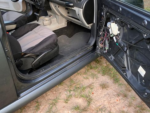 Used 2002 Volkswagen Beetle GLS FWD image 9