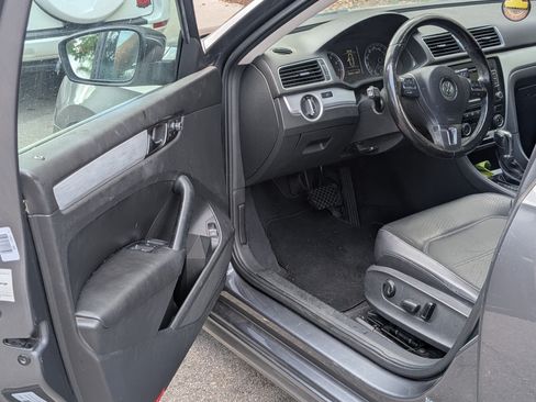 Used 2013 Volkswagen Passat 2.5 SE image 10