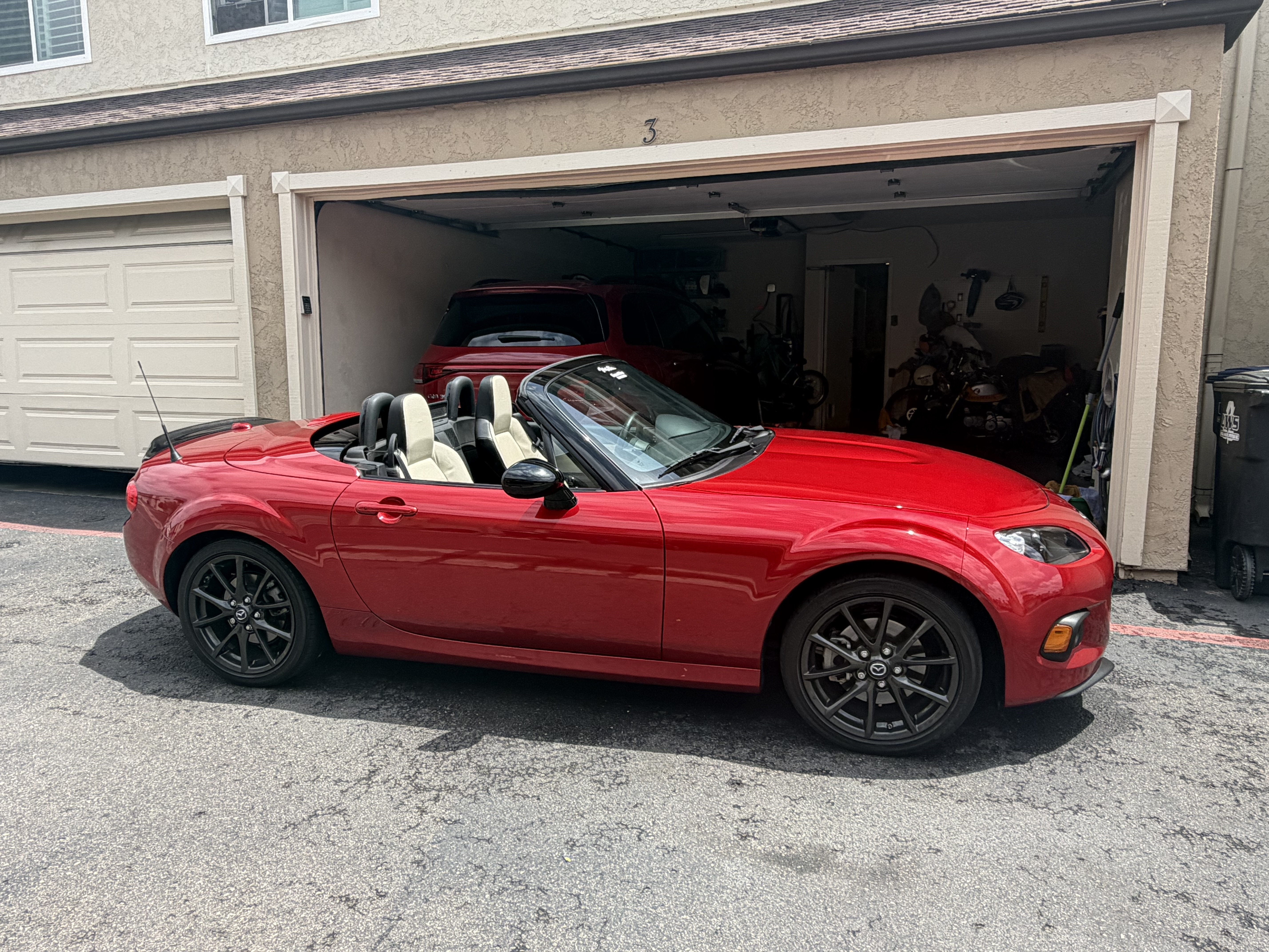 Used 2015 MAZDA MX-5 Miata 25th Anniversary Edition RWD image 2