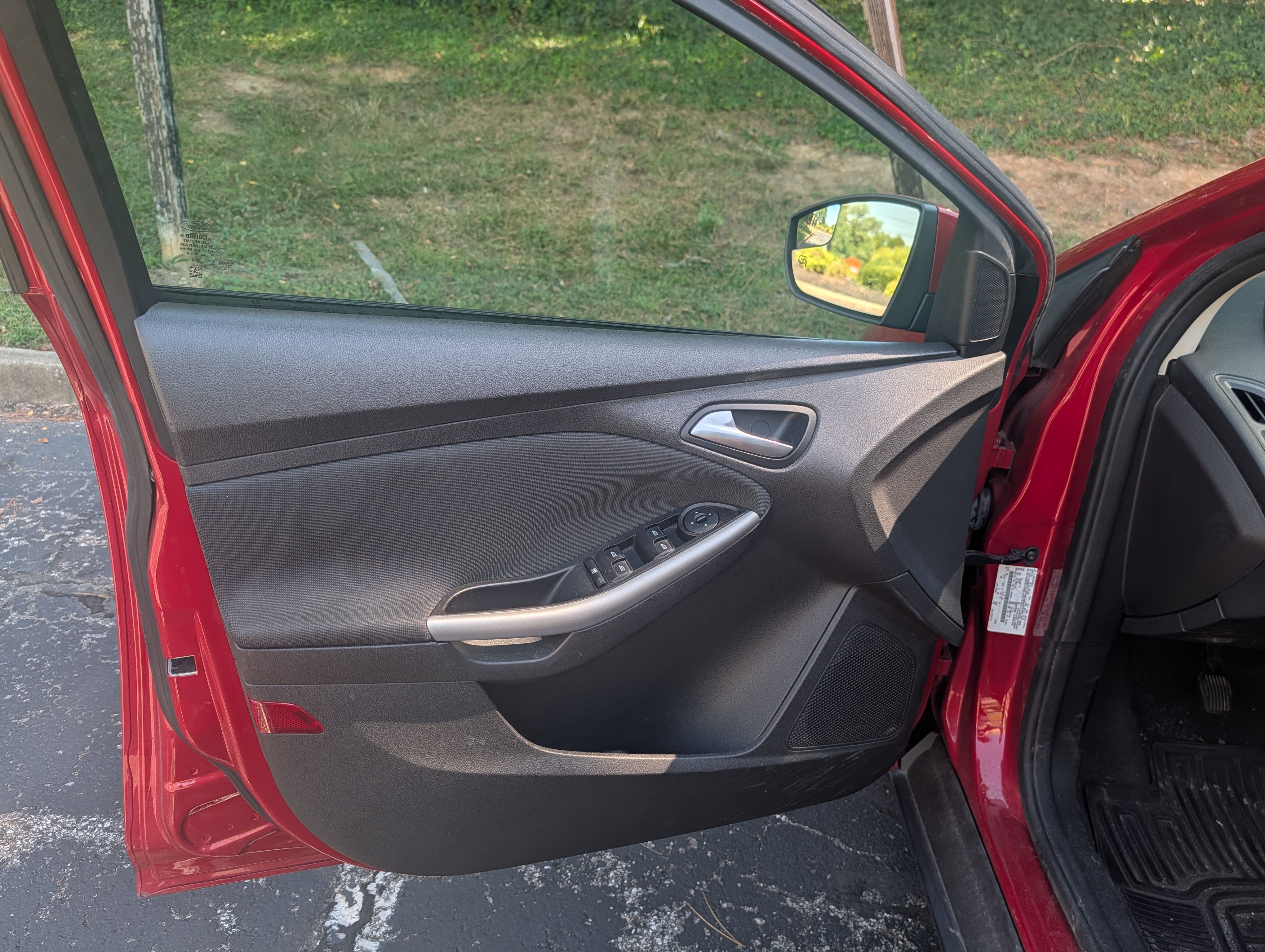 Used 2012 Ford Focus SE FWD image 11