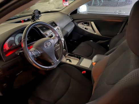Used 2011 Toyota Camry SE w/ SE Extra-Value Pkg #1 image 4