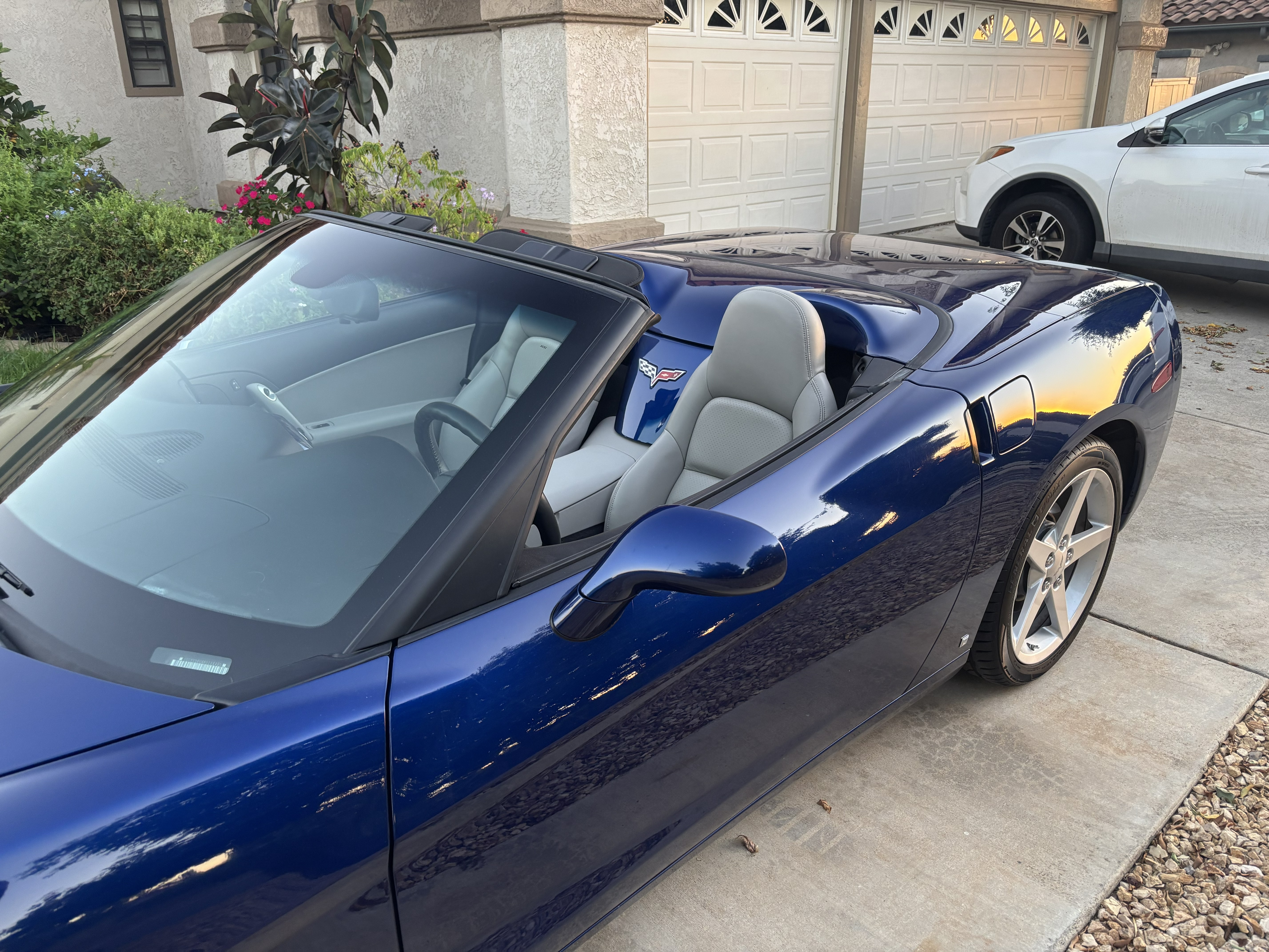 Used 2006 Chevrolet Corvette Convertible RWD image 2