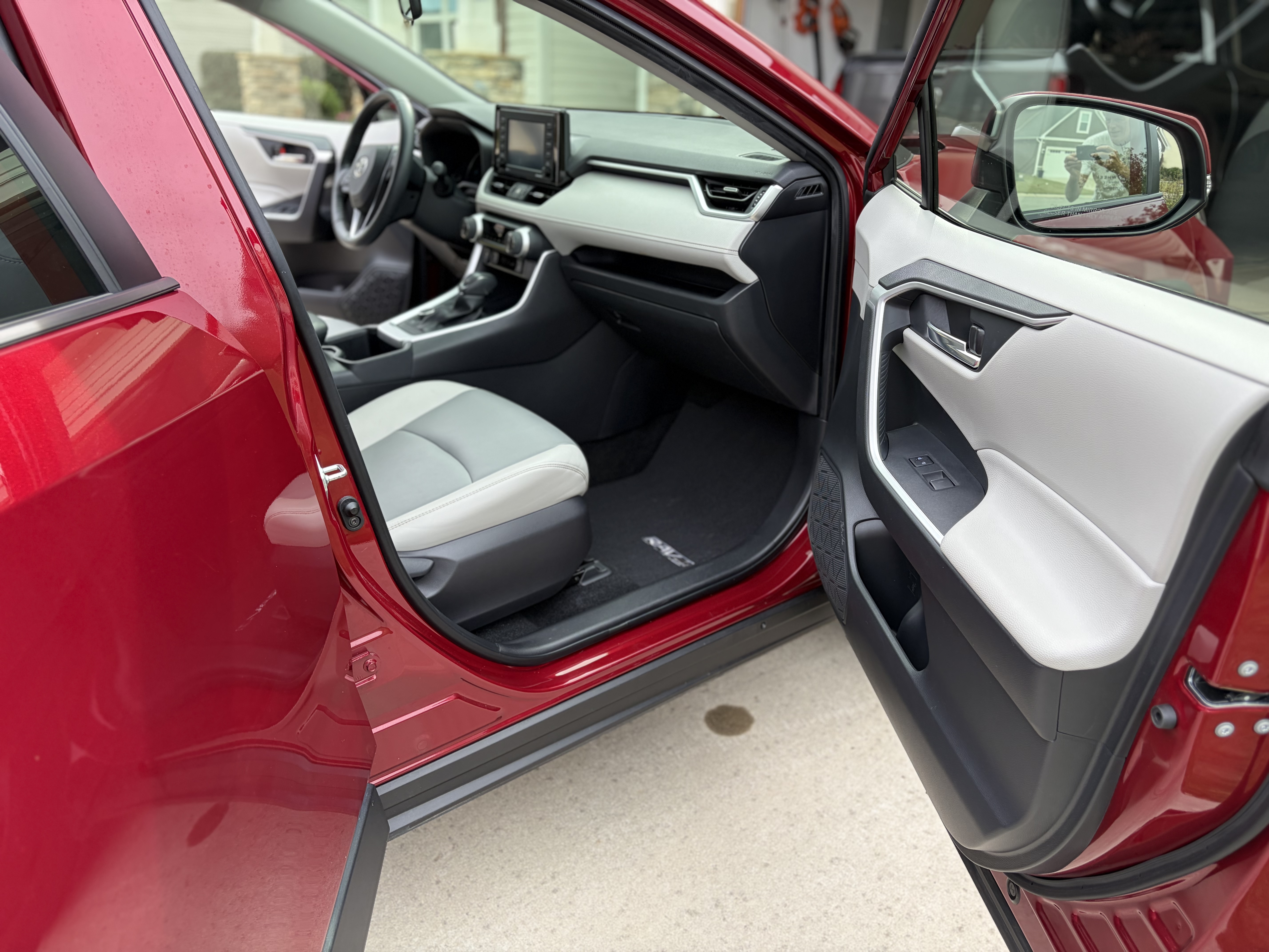 Used 2022 Toyota RAV4 XLE Premium AWD/4WD image 12