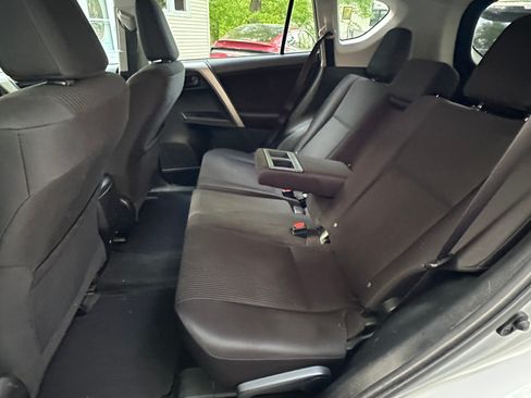 Used 2016 Toyota RAV4 LE AWD/4WD image 17