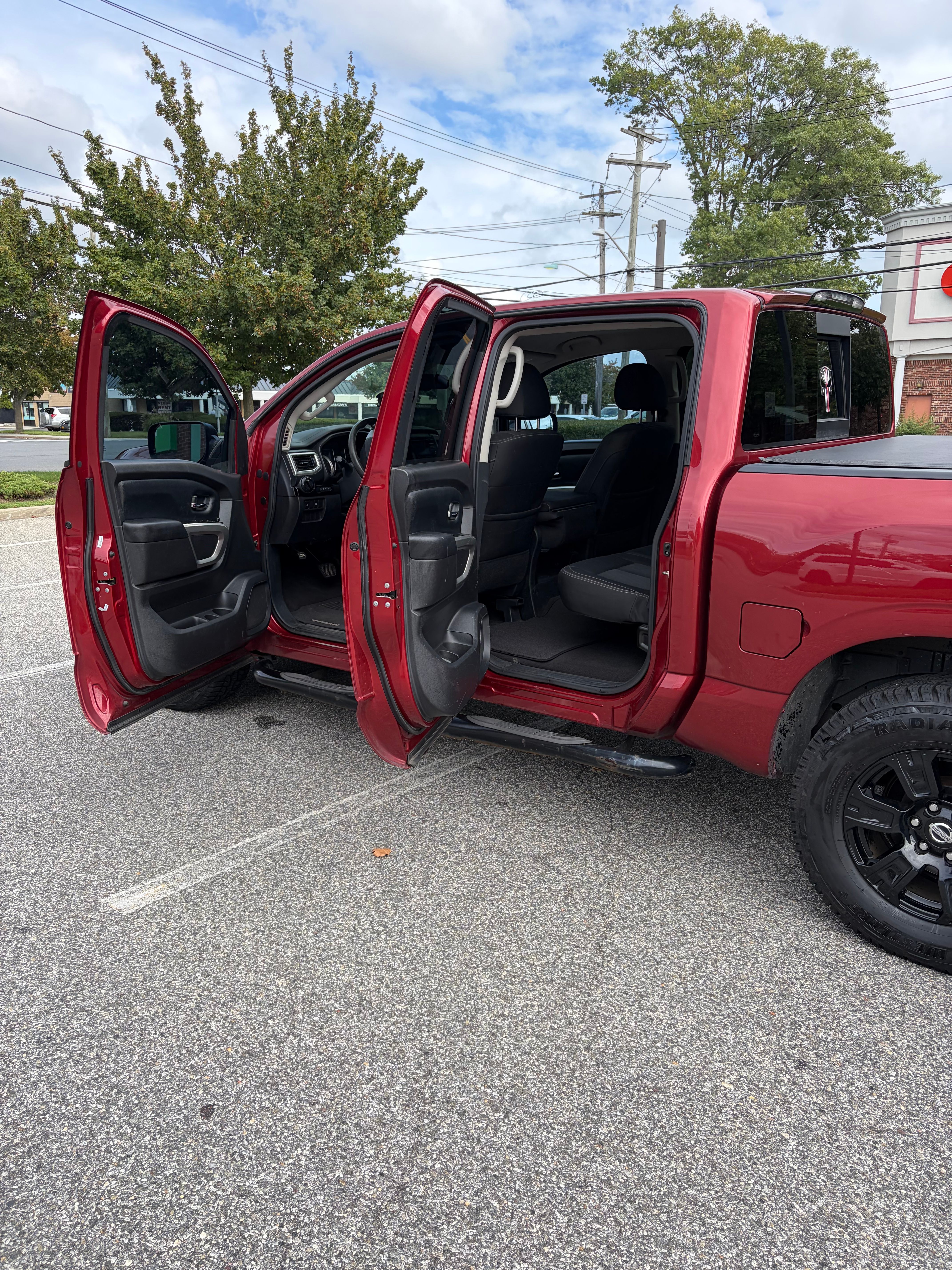 Used 2017 Nissan Titan SV AWD/4WD image 16