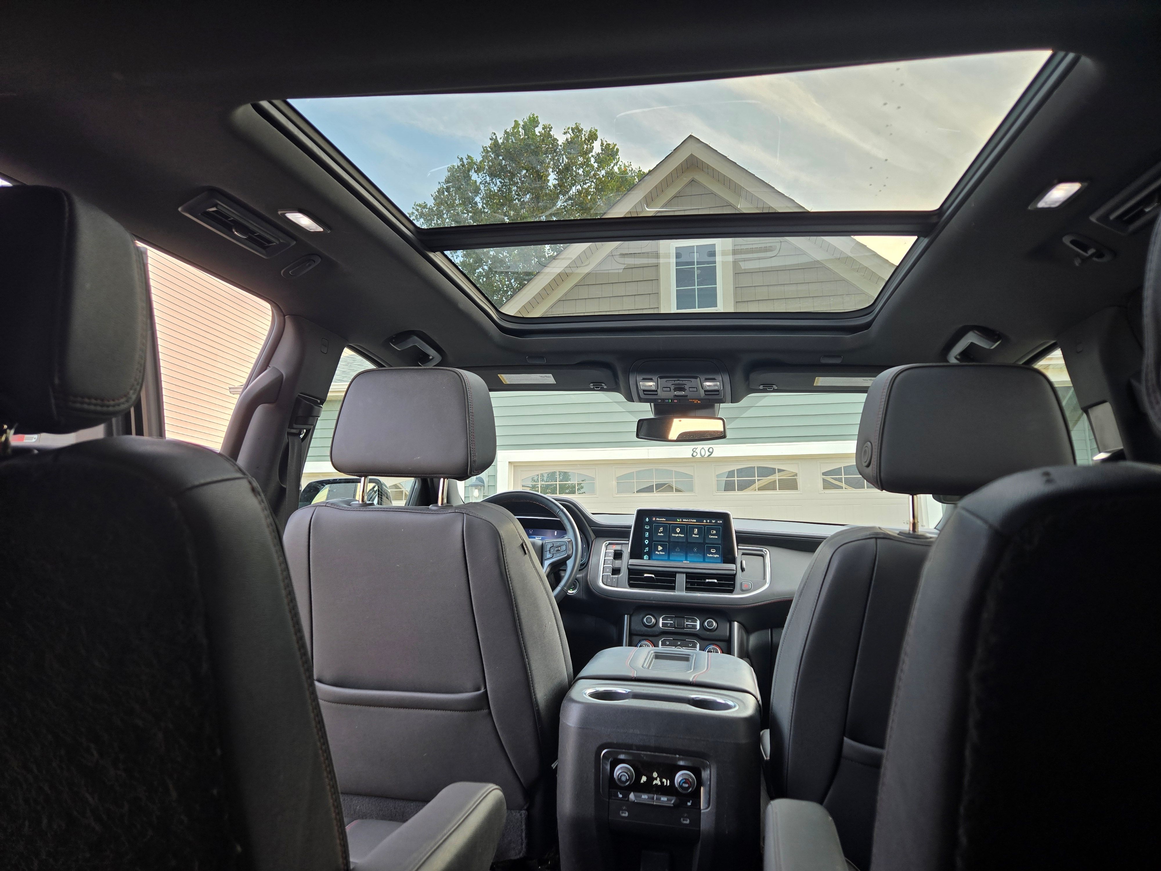 Used 2023 Chevrolet Suburban RST w/ Luxury Package AWD/4WD image 8