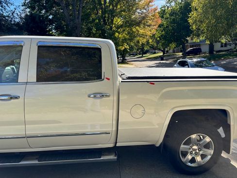 Used 2014 GMC Sierra 1500 SLT w/ Suspension Package, Off-Road image 11