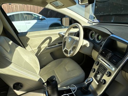 Used 2013 Volvo XC60 3.2 w/ Tailgate Pkg image 5