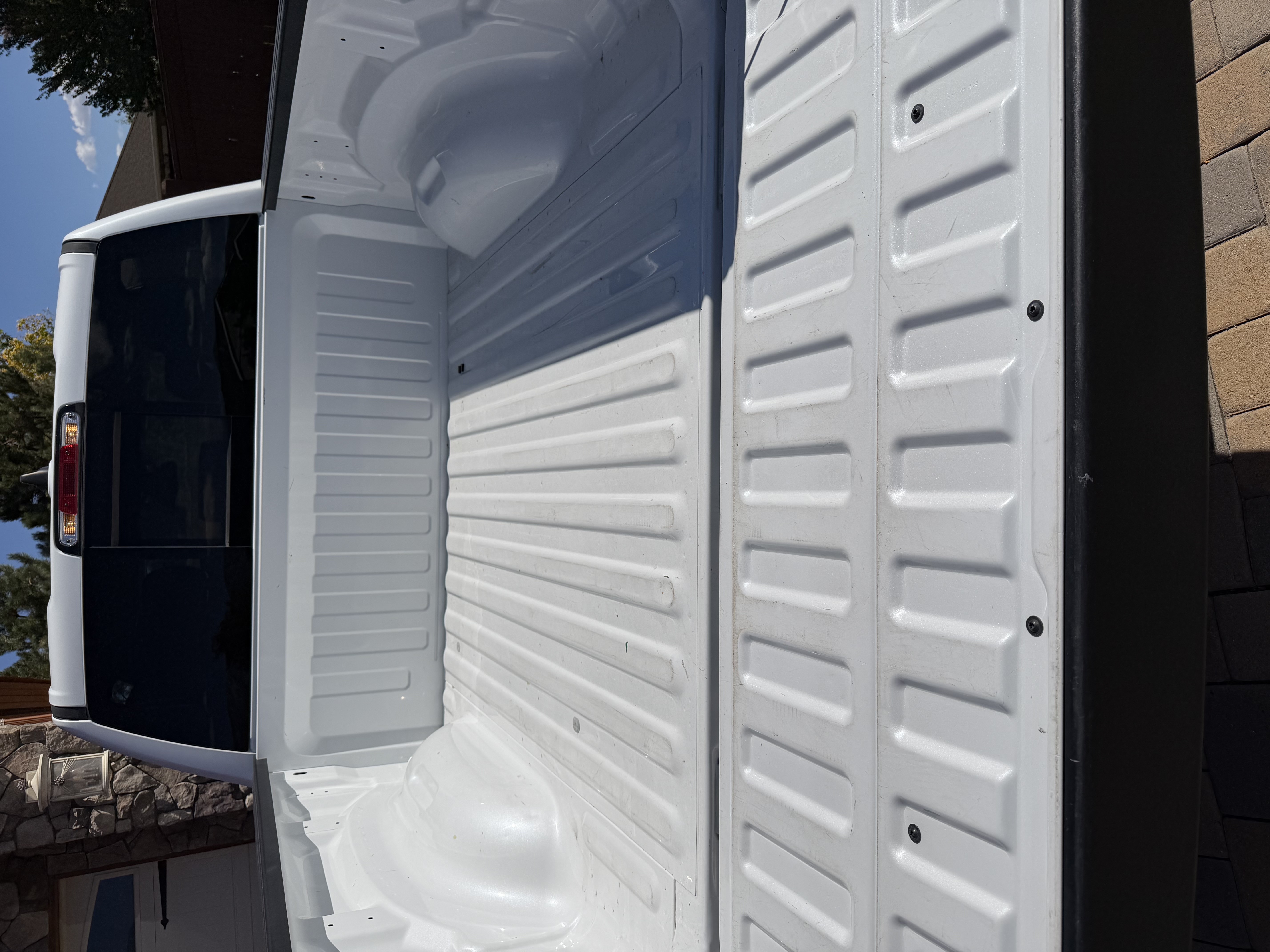Used 2019 RAM 1500 Laramie AWD/4WD image 2