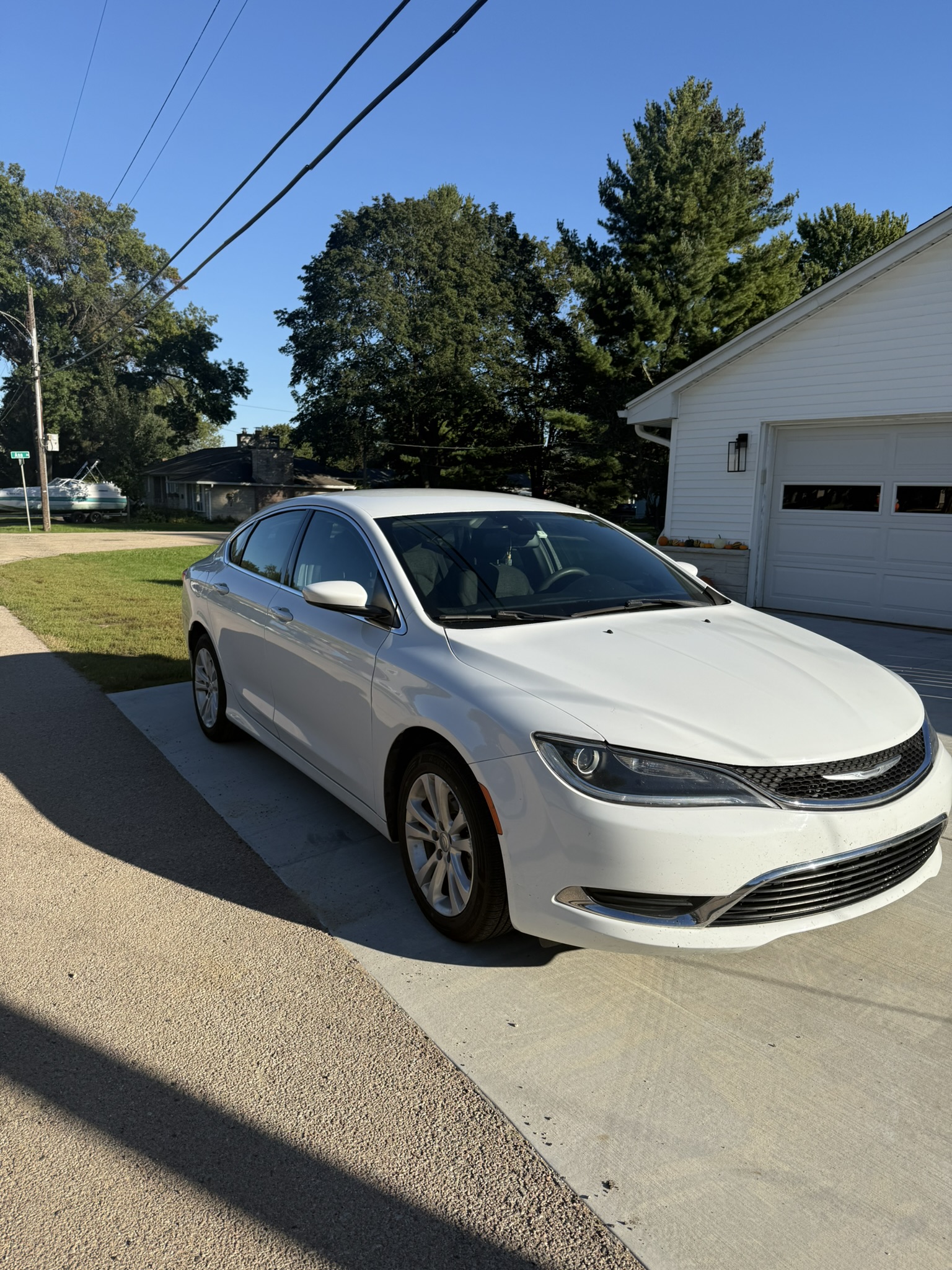 Used 2017 Chrysler 200 Limited w/ Driver Assist Package FWD image 4