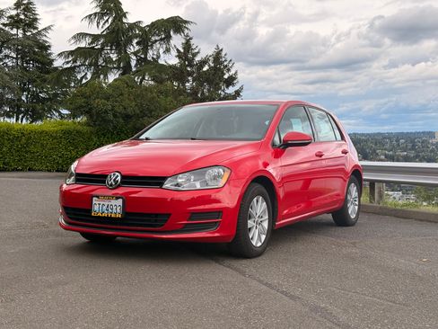 Used 2016 Volkswagen Golf S FWD image 1