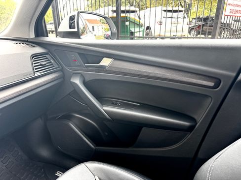 Used 2021 Audi Q5 2.0T Premium w/ Convenience Package image 11